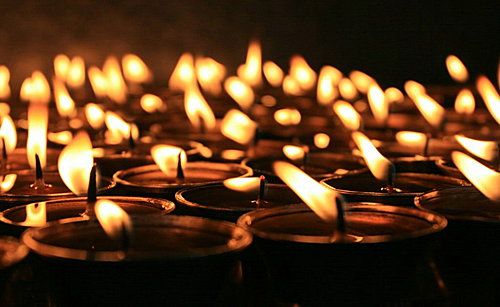 運頓多吉白菩提會-參加「南無燃燈古佛佛誕供燈法會」的感受(呂甜鳳)