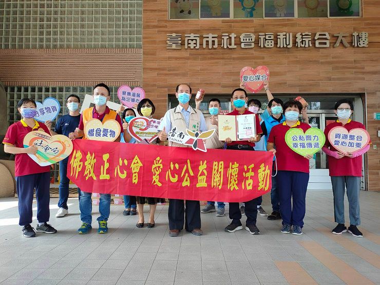 世界佛教正心會致贈愛心物資 台南市社會局、高雄及新北待用餐小吃攤