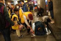2017visitthepoor-volunteersfeel-3.jpg